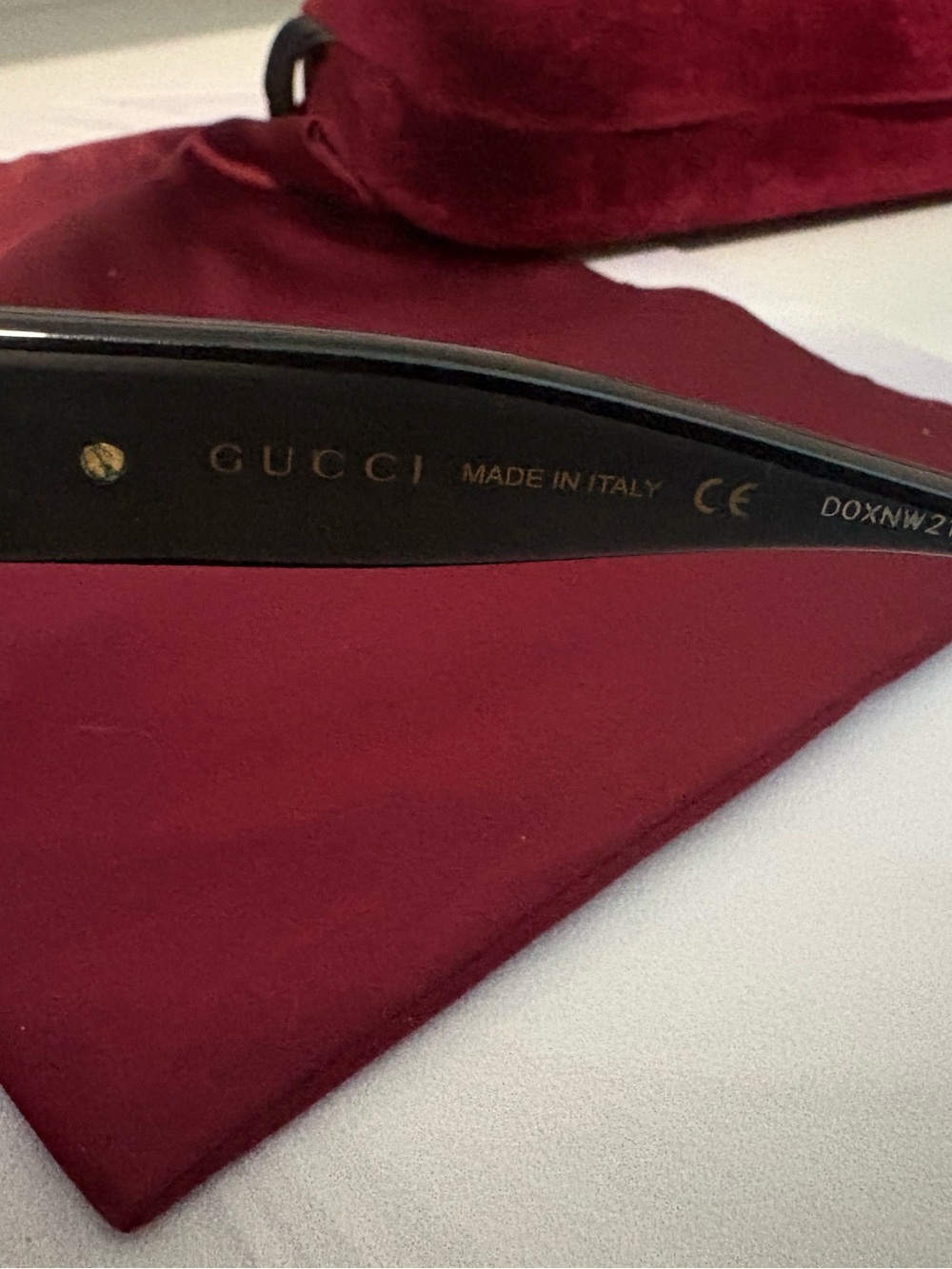 Gucci Black Cat-Eye Sunglasses with Gold Logo - Picture 7 of 9